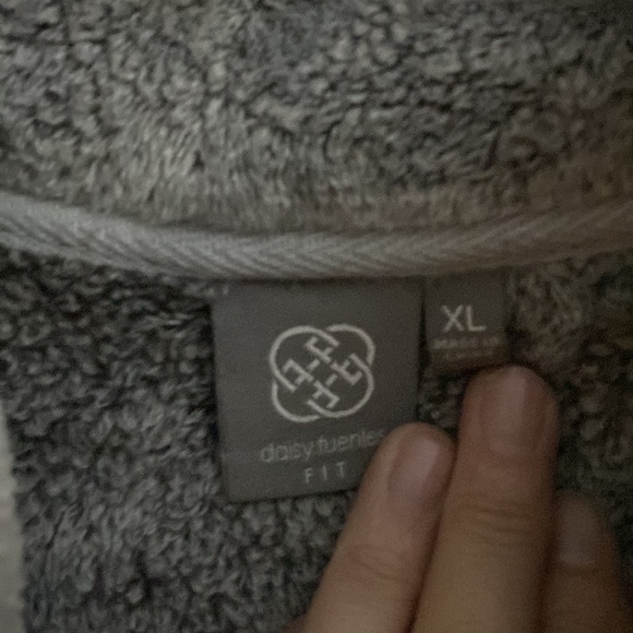 Daisy Fuentes fit faux fur plush zip up sweat jacket like new super soft - Picture 4 of 6